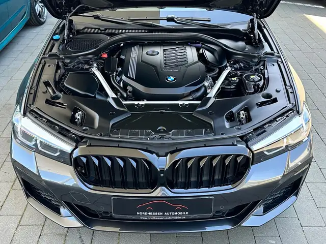 BMW 5 Series view 6