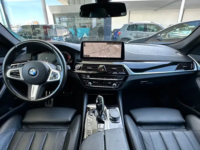 BMW 5 Series view 13