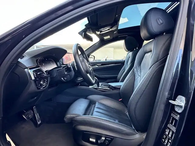 BMW 5 Series view 11