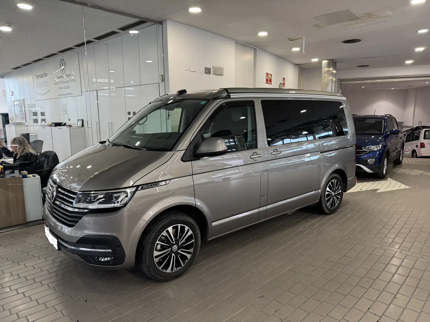 Volkswagen T6.1 California BEACH Gris - 1