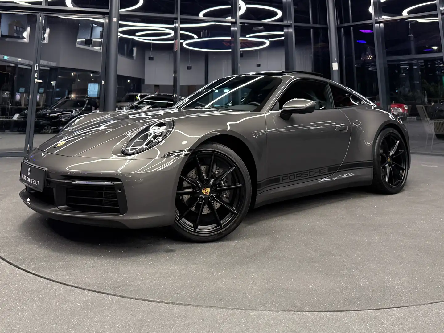 Porsche 992 911 Carrera, Pano, Sportabgas., Licht-Design-Paket Schwarz - 2
