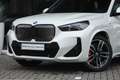 BMW iX1 eDrive20 High Executive M Sport / Sportstoelen / A Wit - thumbnail 2
