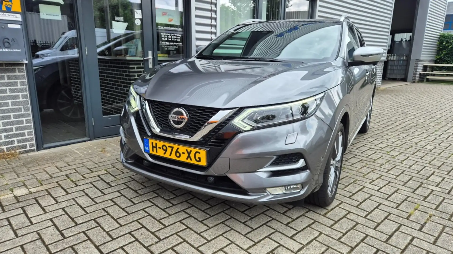 Nissan Qashqai 1.3 DIG TEKNA + LEDER PANO DAK TREKHAAK 360 CAMERA Grijs - 2