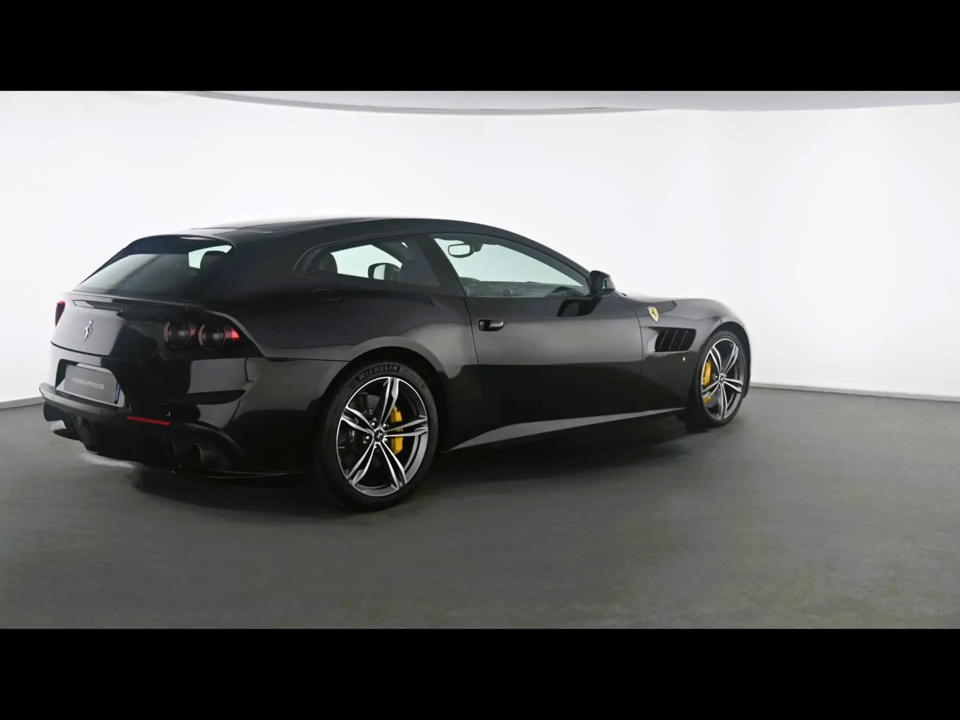 페라리 GTC4 루쏘 2018 검정 사진 2