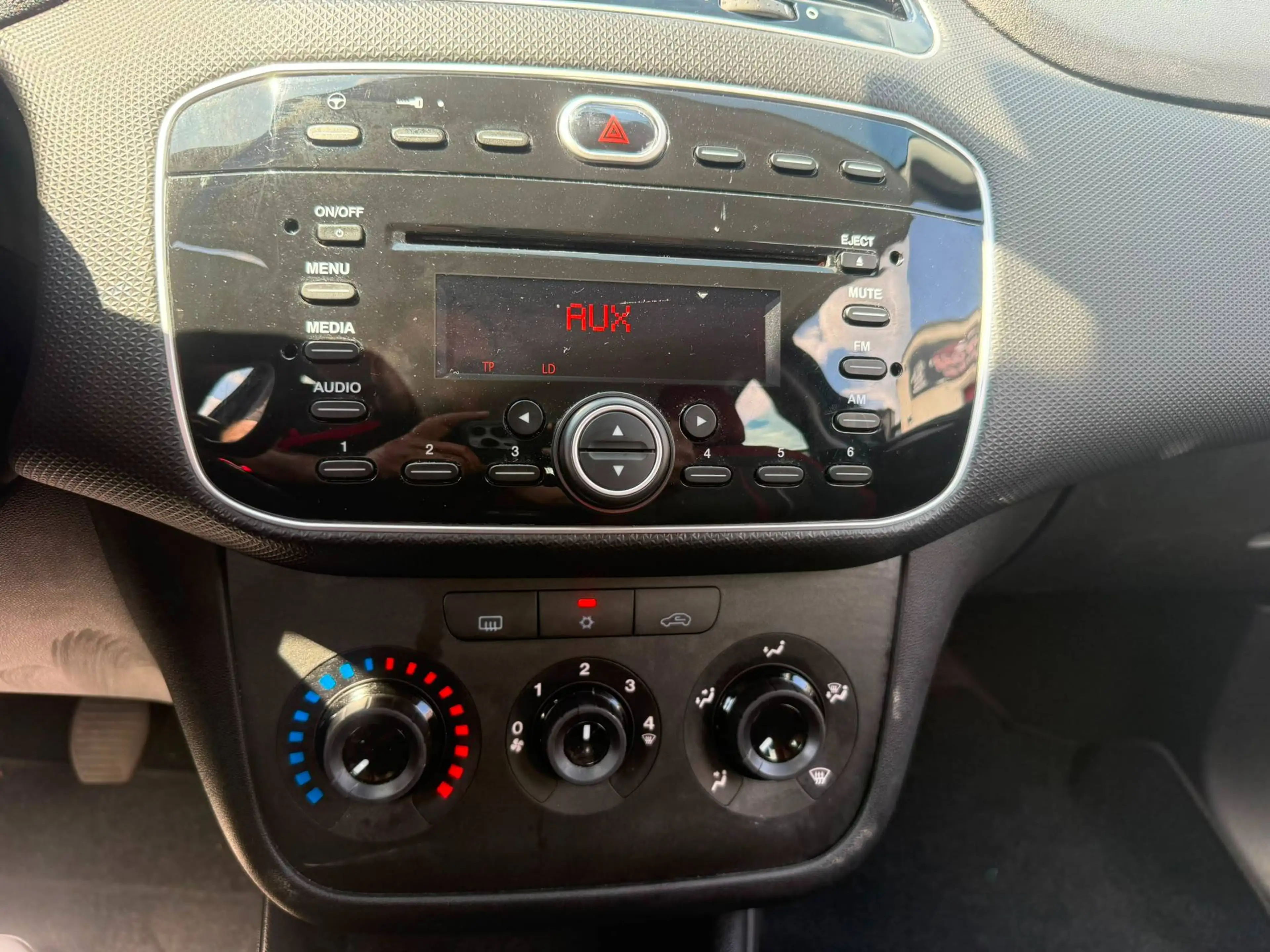 Fiat Punto 1.2i **12M GARANTIE** — photo 15