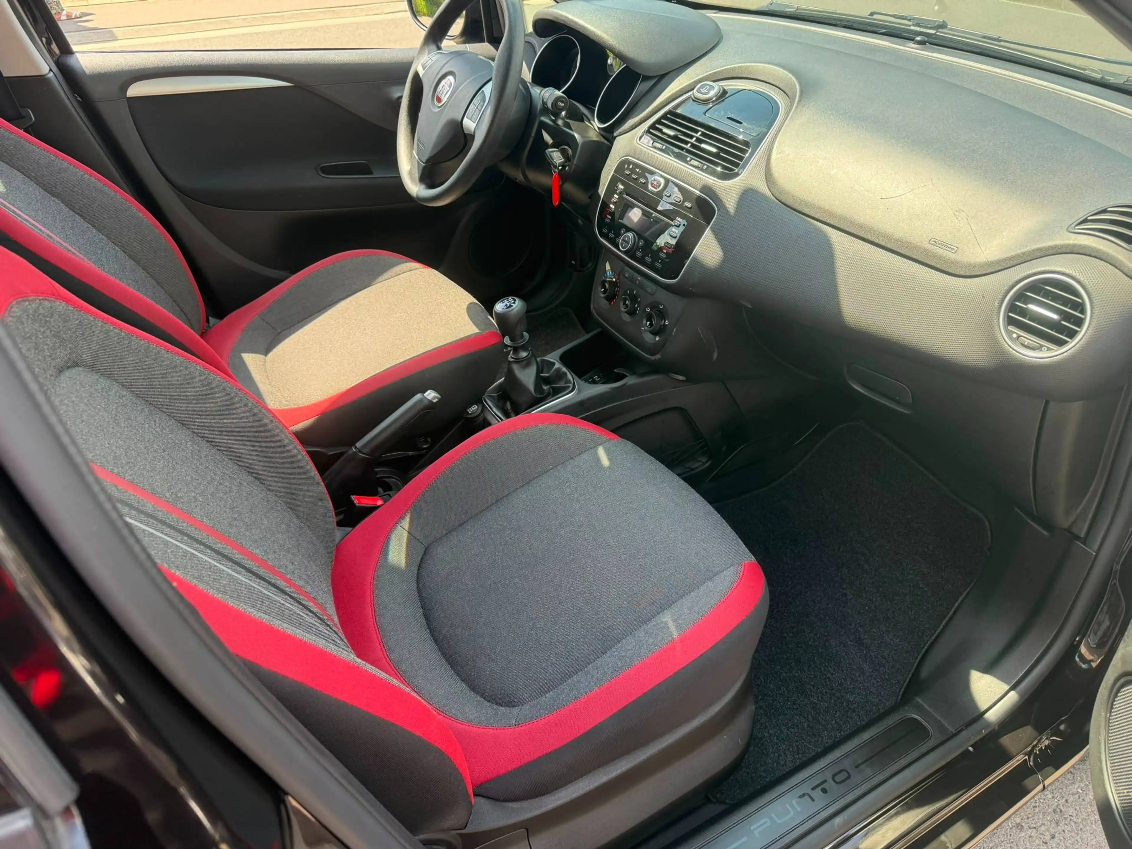 Fiat Punto 1.2i **12M GARANTIE** — photo 13