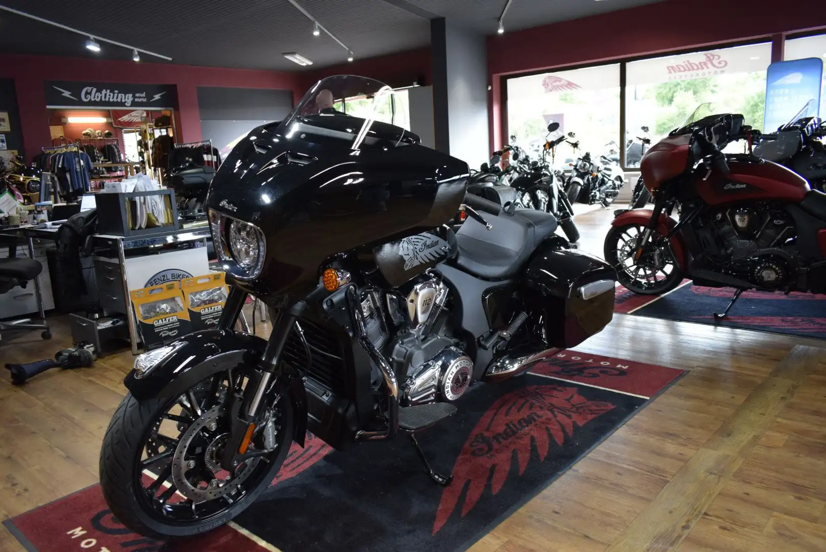 Indian Chieftain Powerplus Limited with 112 Package Schwarz - 1