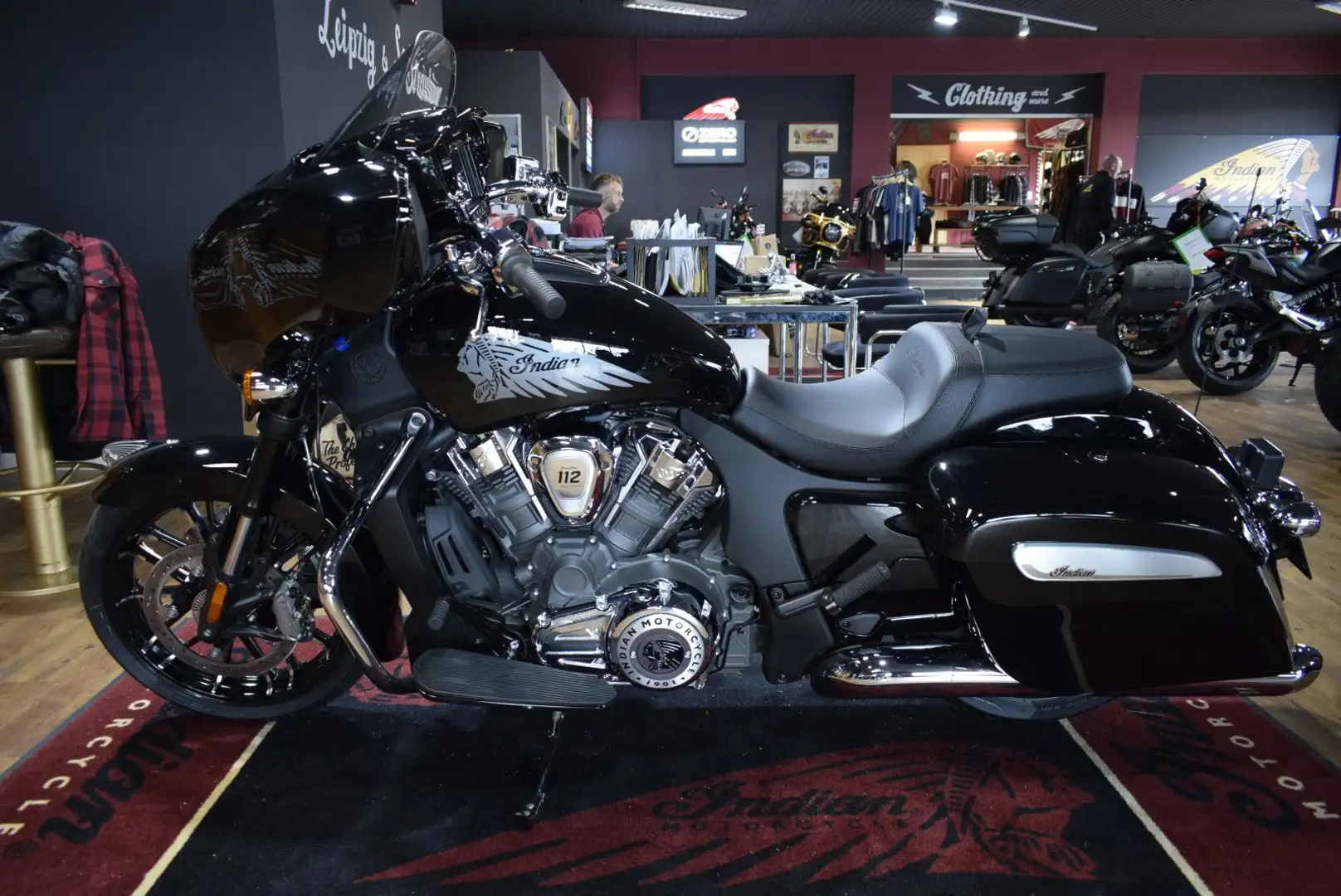 Indian Chieftain Powerplus Limited with 112 Package Schwarz - 2