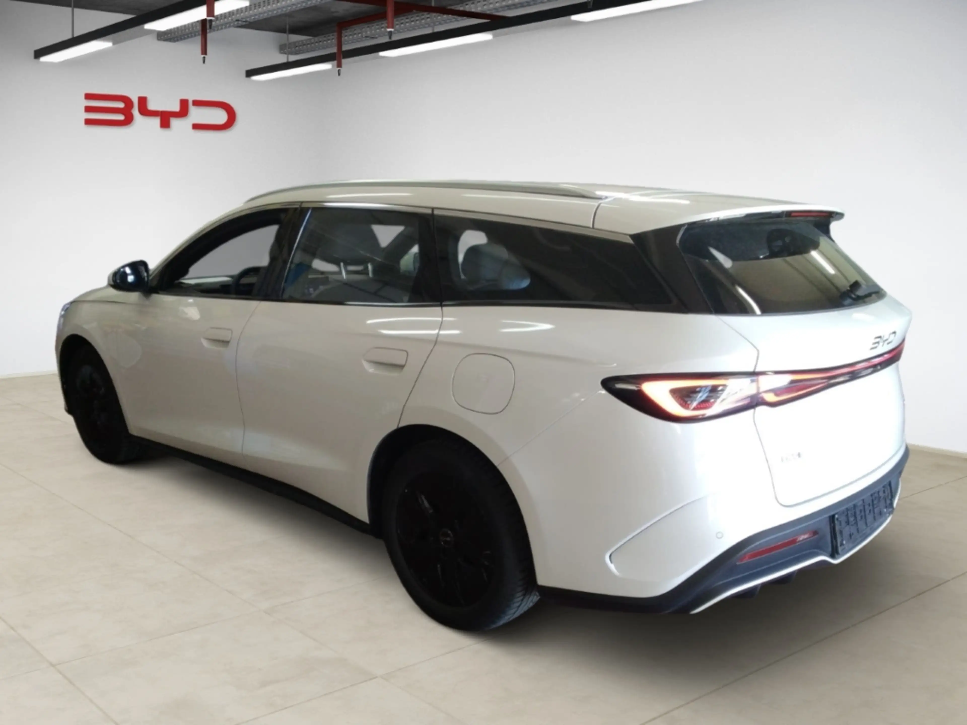 BYD Seal BOOST PHEV 1.5 160KW NAVI,KLIMA,SITZHZG,CARPLAY — photo 2