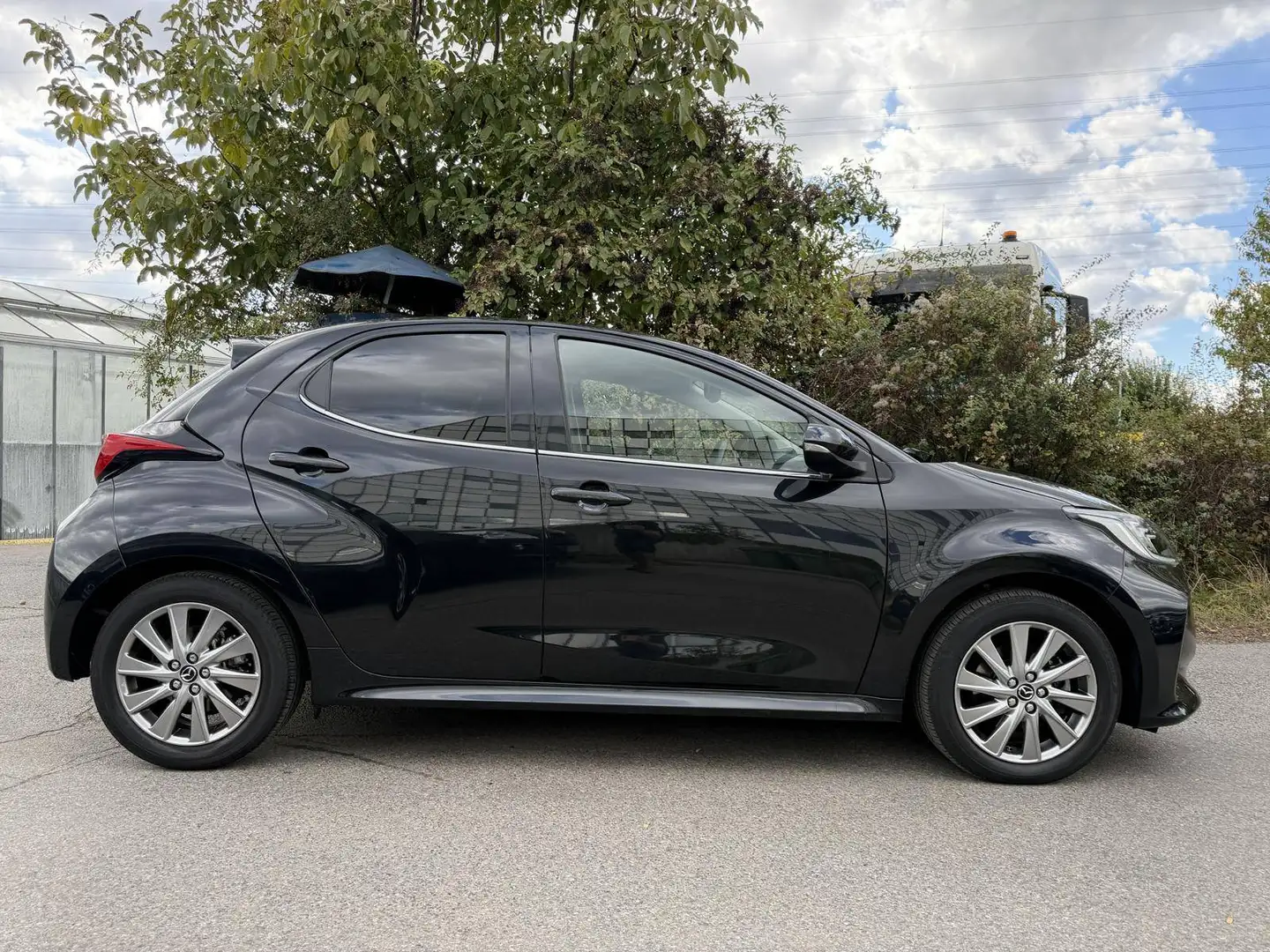 Mazda 2 Hybrid 1,5 Select Aut. HERSTELLERGARANTIE LED ACC *viele Extras*wenig KM* Schwarz - 2