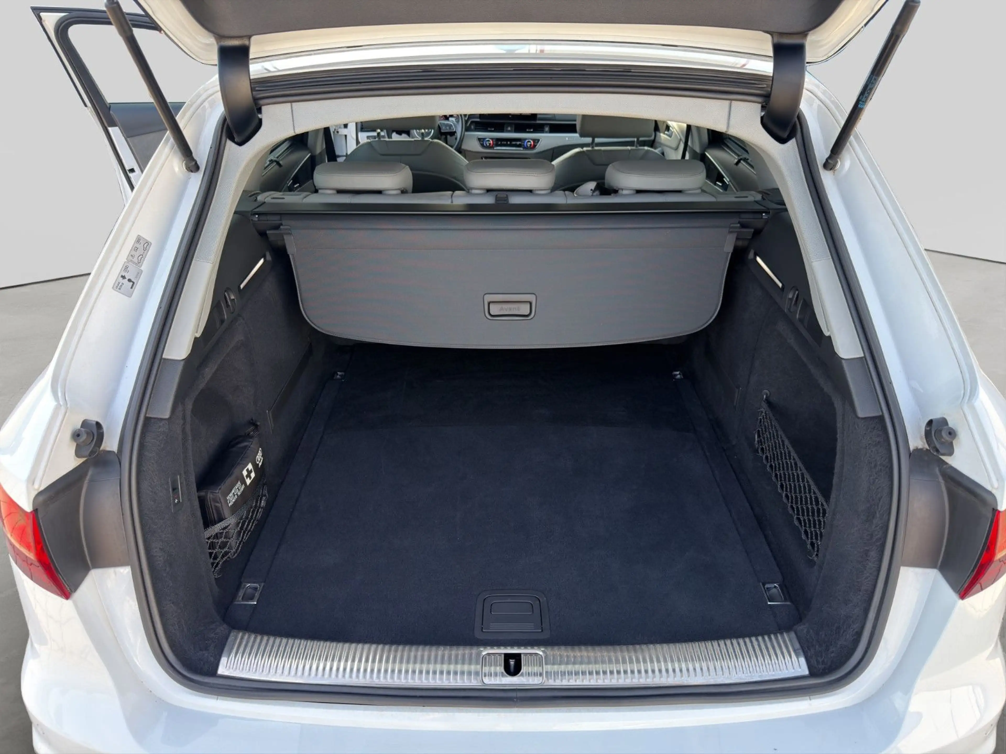 Audi A4 Avant 3.0TDI Aut. S-Line KAM LED APP ACC ANHK — photo 10