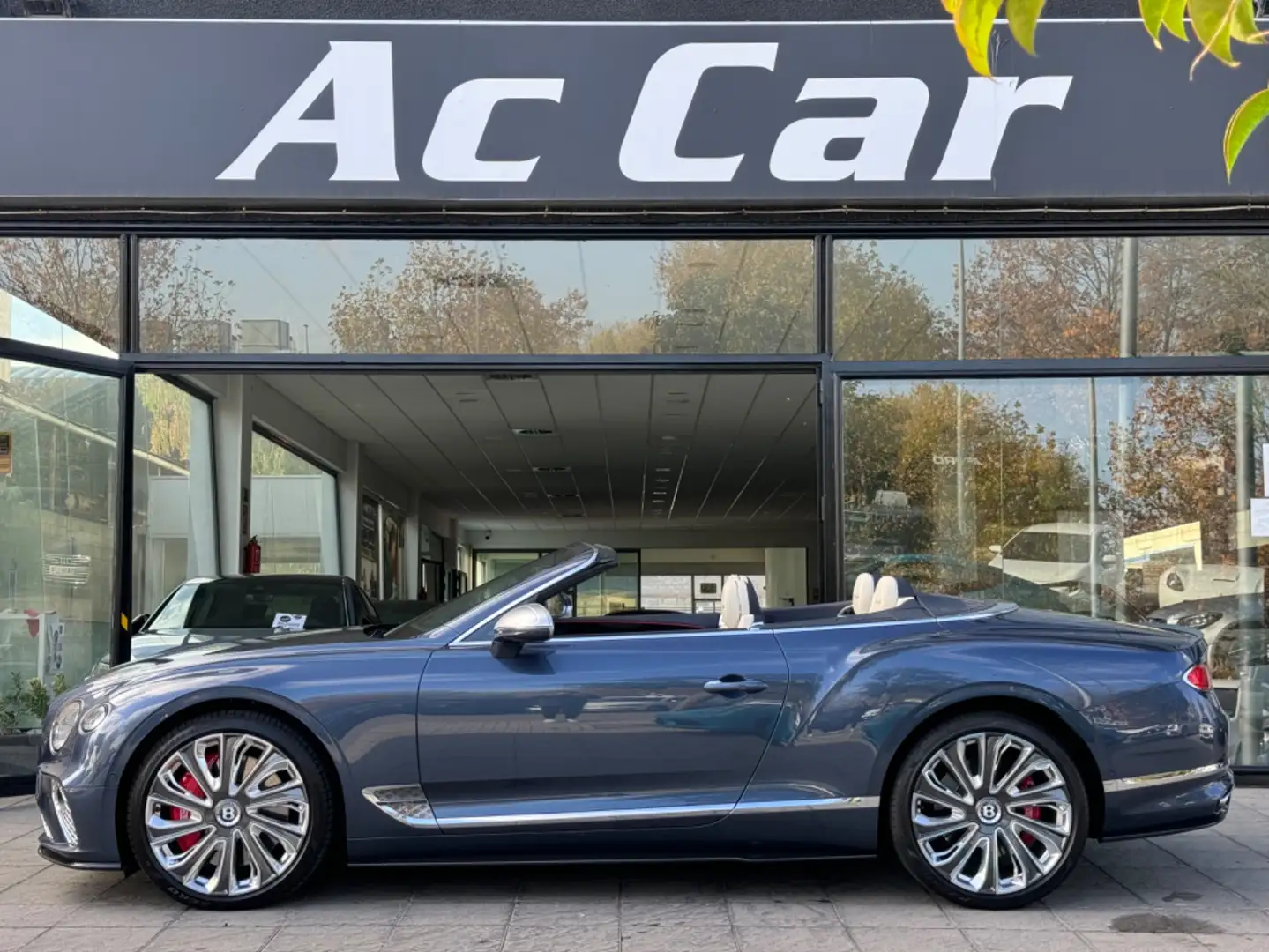 Bentley Continental GT W12 Convertible Modrá - 1