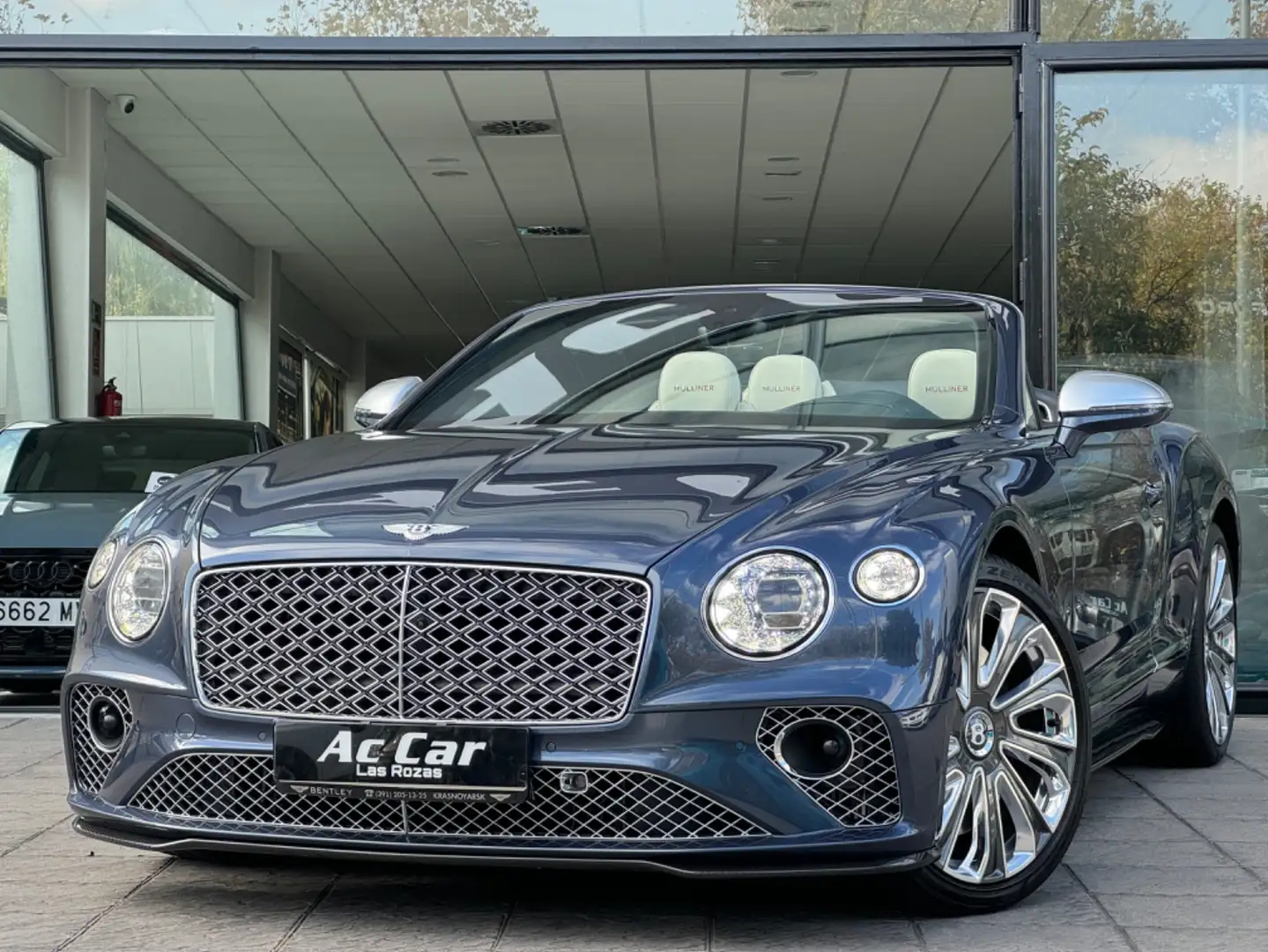 Bentley Continental GT W12 Convertible Modrá - 2