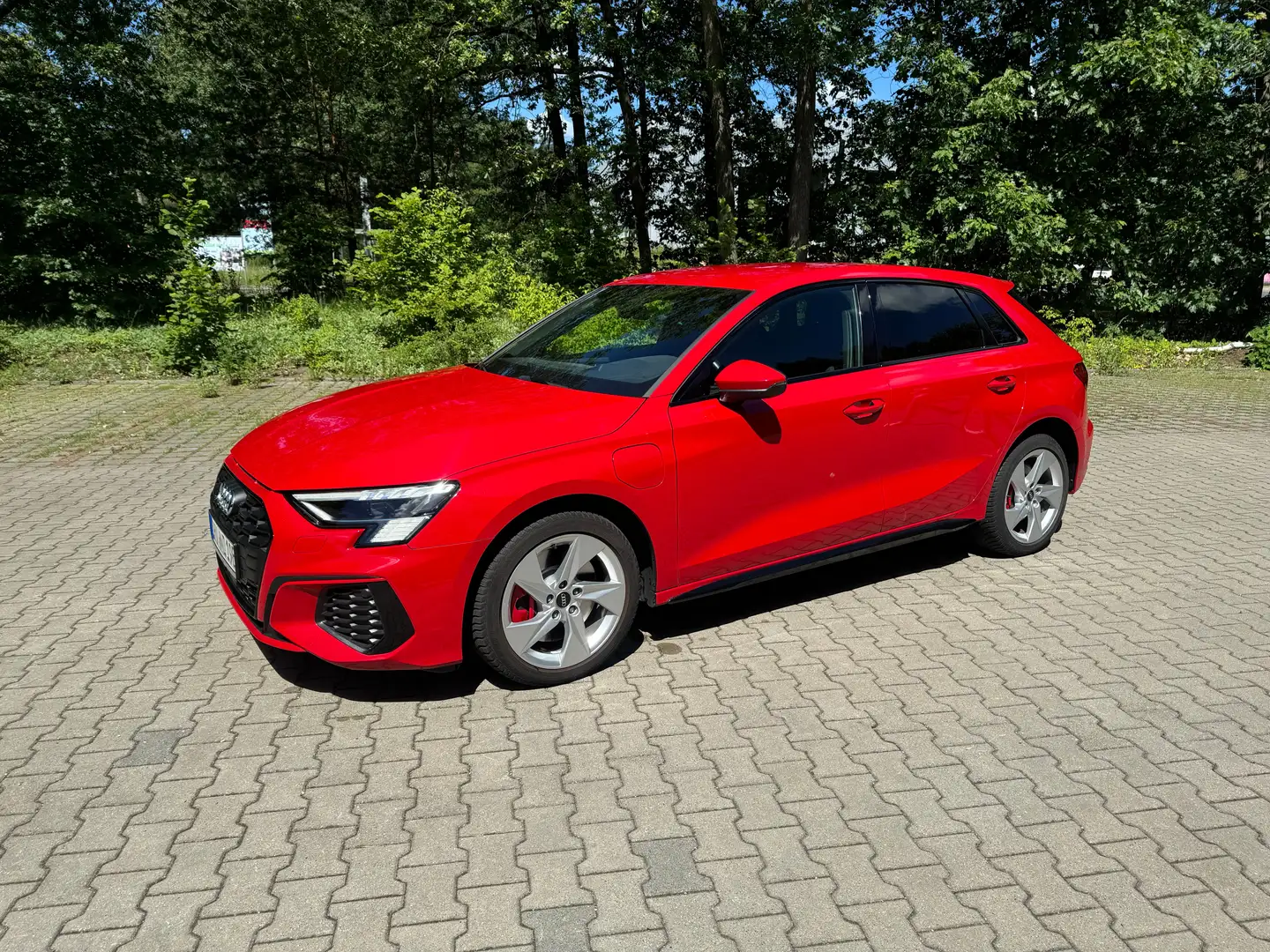 Audi A3 A3 Sportback Plug-in-Hybrid 45 TFSIe Sportback S t Červená - 1