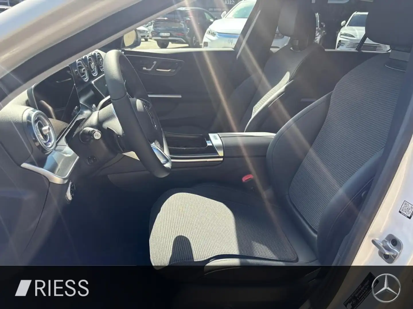 Mercedes-Benz C 200 4M T AVANTGARDE+AHK+MEMORY+360°+THERMATIC+ Weiß - 2