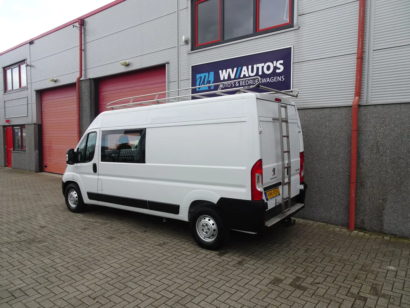 Peugeot Boxer 435 2.2 BlueHDi 140 L3H2 Zwaar Premium DC 105571 k Wit - 2