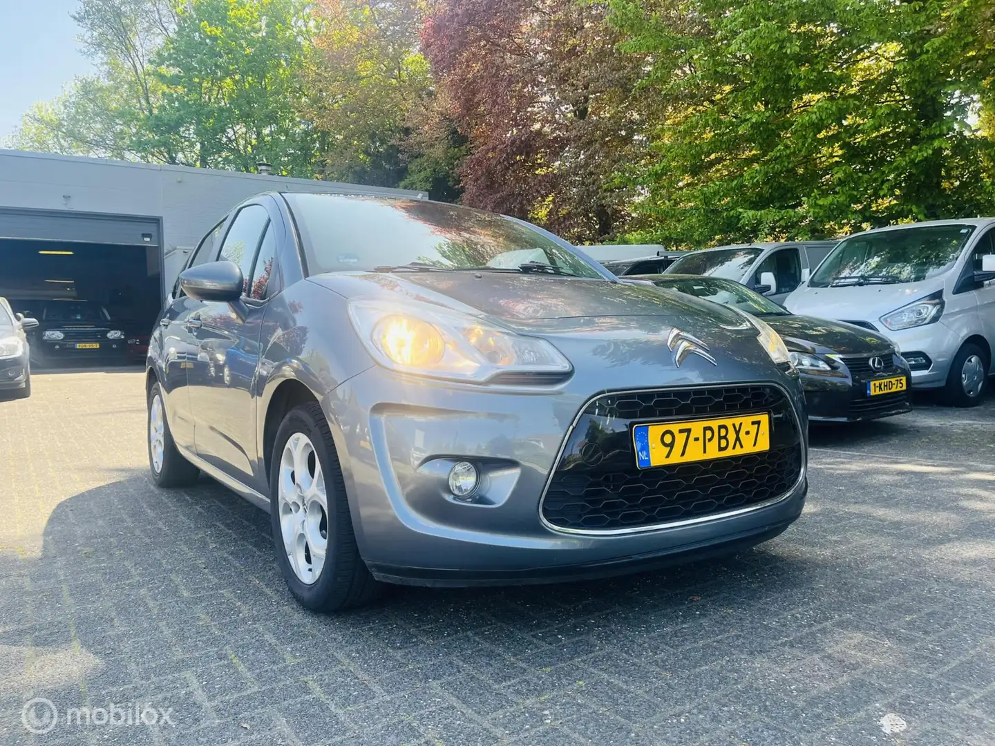 Citroen C3 1.4 VTi Ligne Business LM / Climate / PDC / Cruise Gris - 2