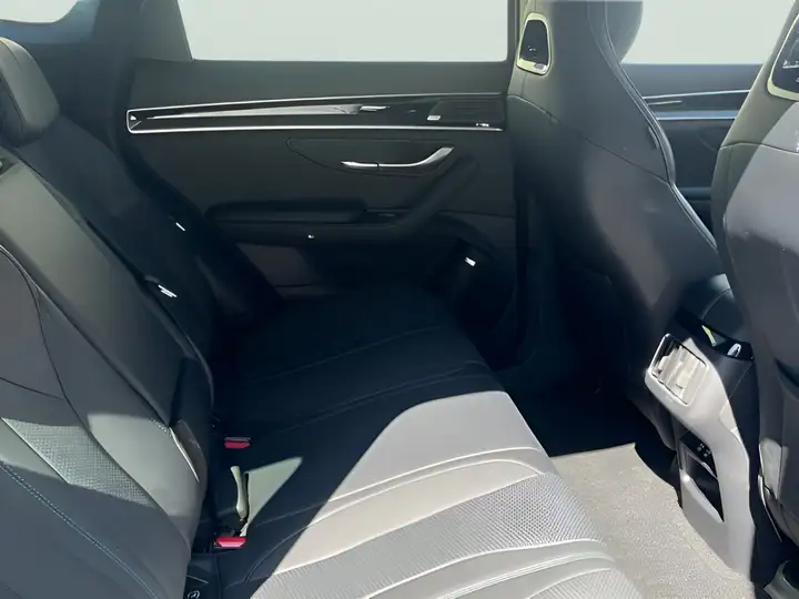 BYD Seal U DM-i COMFORT 2025, foto 18
