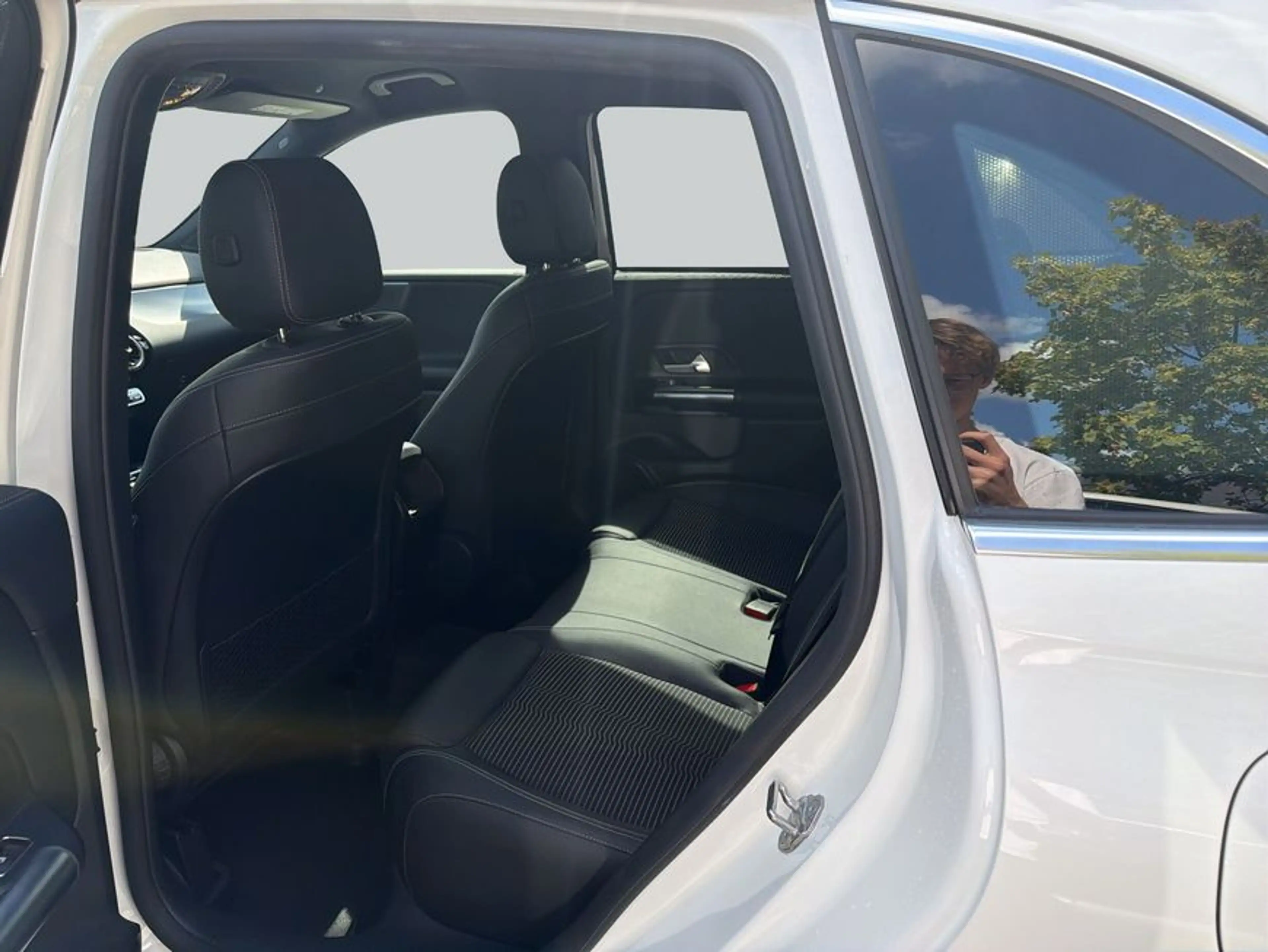 Mercedes-Benz B 220 B-Klasse — photo 11