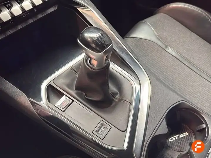 Peugeot 3008 1.2 S&S Pure Tech GT-Line 2018, foto 22