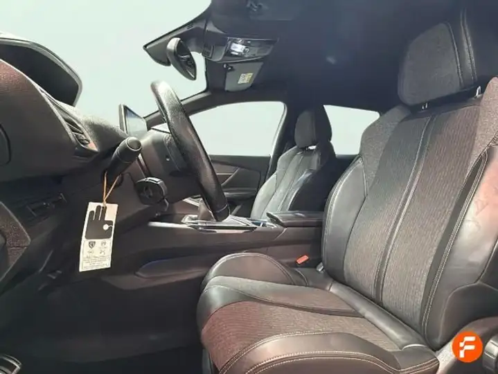 Peugeot 3008 1.2 S&S Pure Tech GT-Line 2018, foto 10