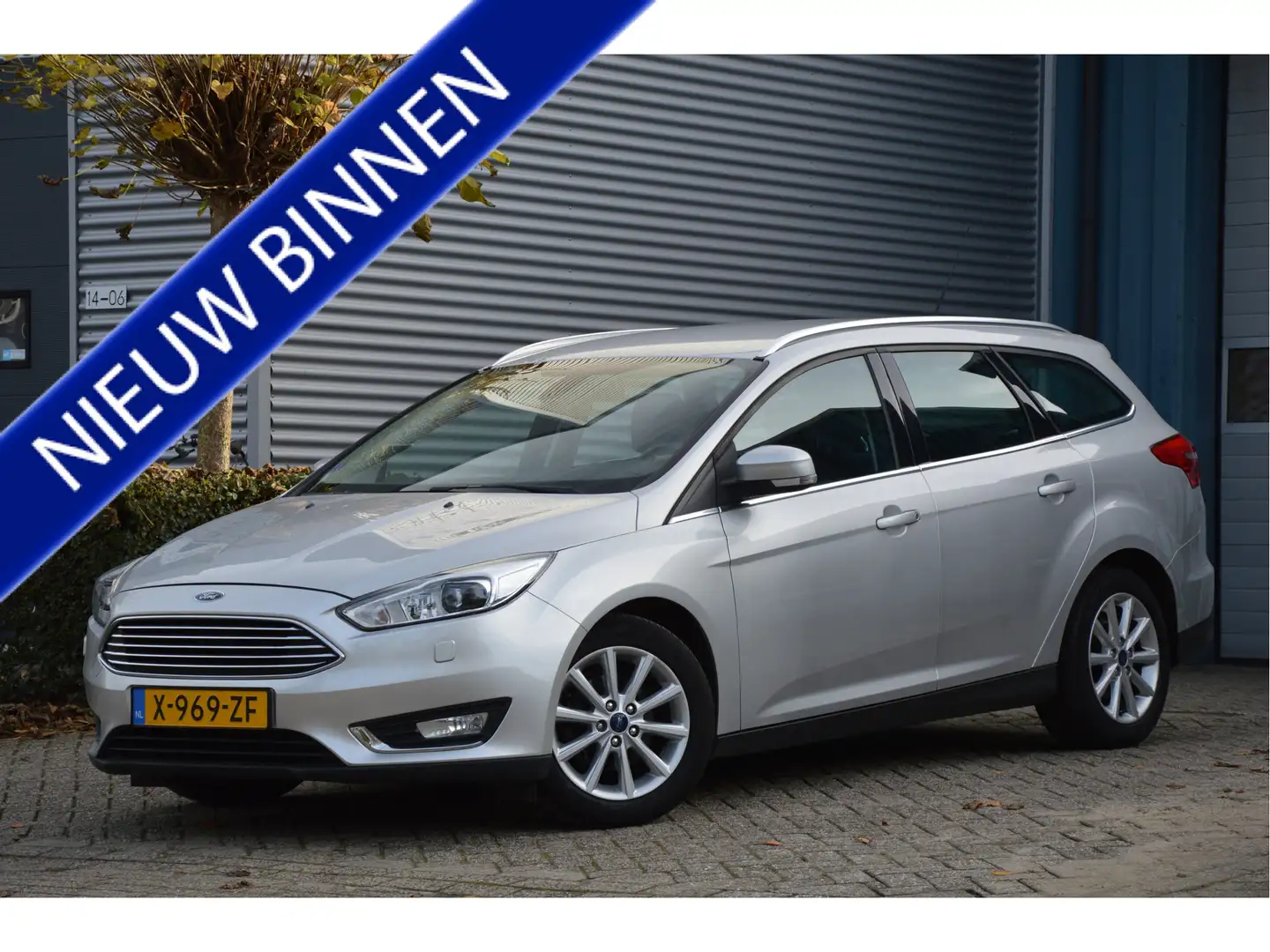 Ford Focus Wagon 1.0 Titanium 125 PK | XENON | CLIMA | TREKHA Grau - 1
