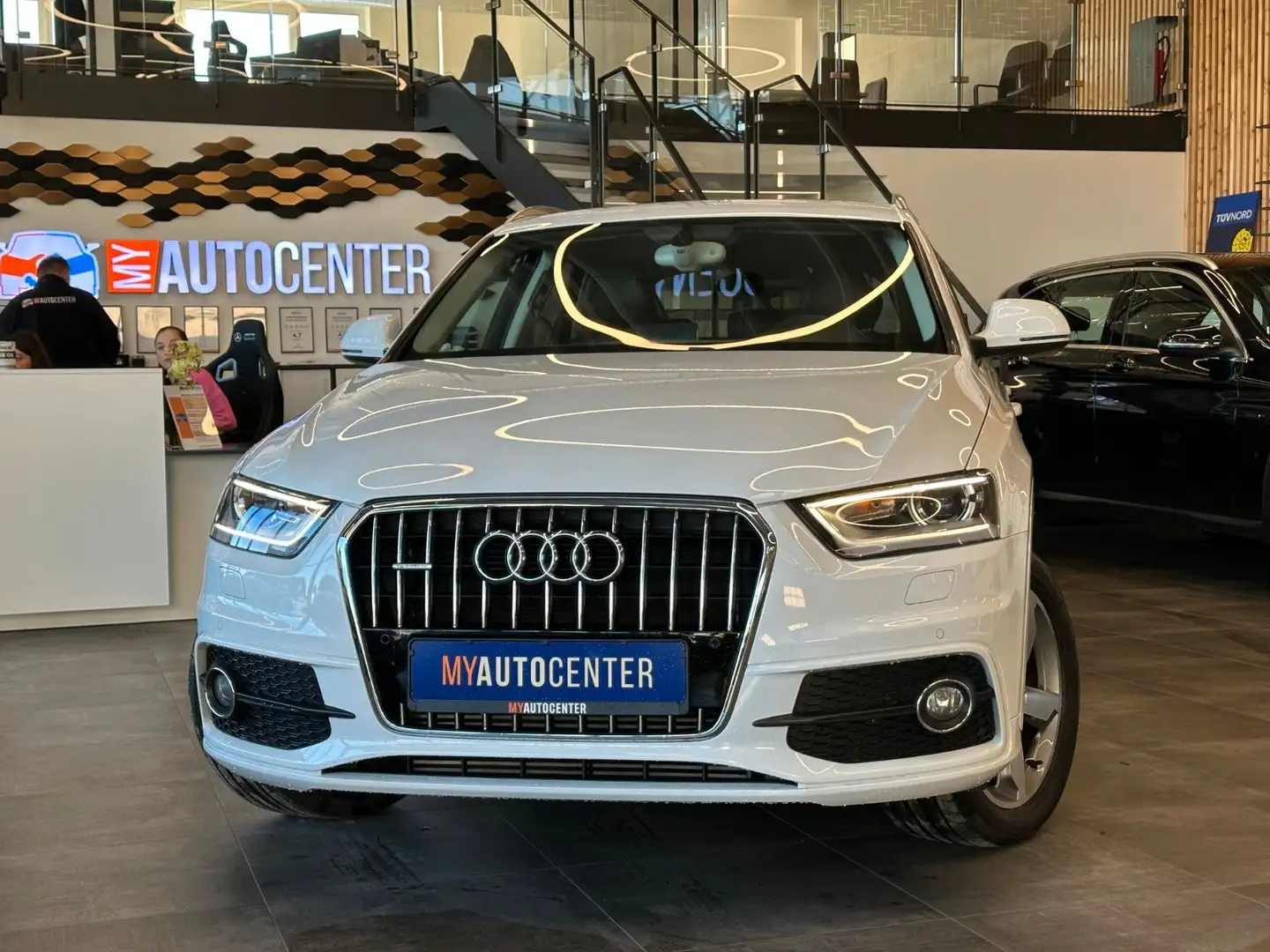 Audi Q3 2.0 TFSI quattro *Xenon*Klima*SHZ*Navi*PDC* Weiß - 1