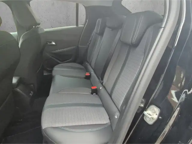 Peugeot 208 view 8