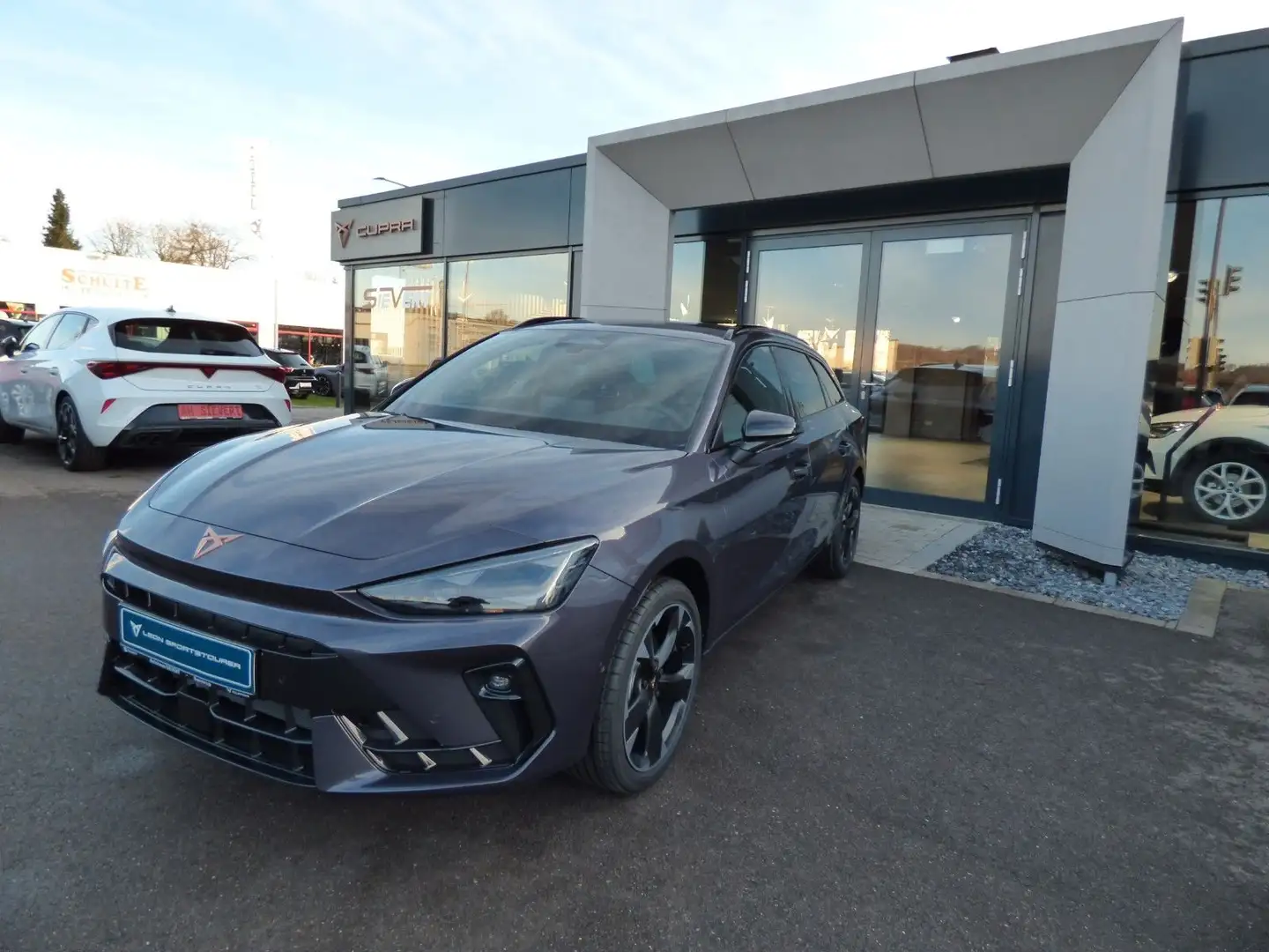 CUPRA Leon ST 4Drive 2.0 MATRIX NAVI AHK VORBEREITUNG Mauve - 1