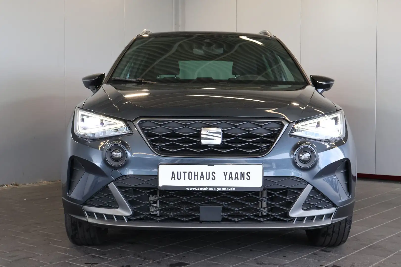 SEAT Arona FR 1.0 TSI AID+CARPLAY+FRONT+LANE+LED+17" Grau - 2