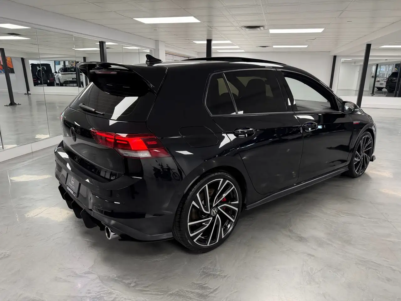 Volkswagen Golf GTI снимка Volkswagen Golf GTI
