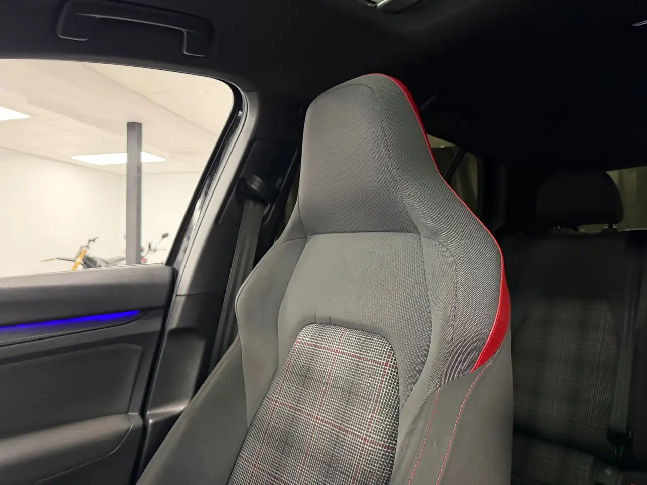 Volkswagen Golf GTI снимка Volkswagen Golf GTI