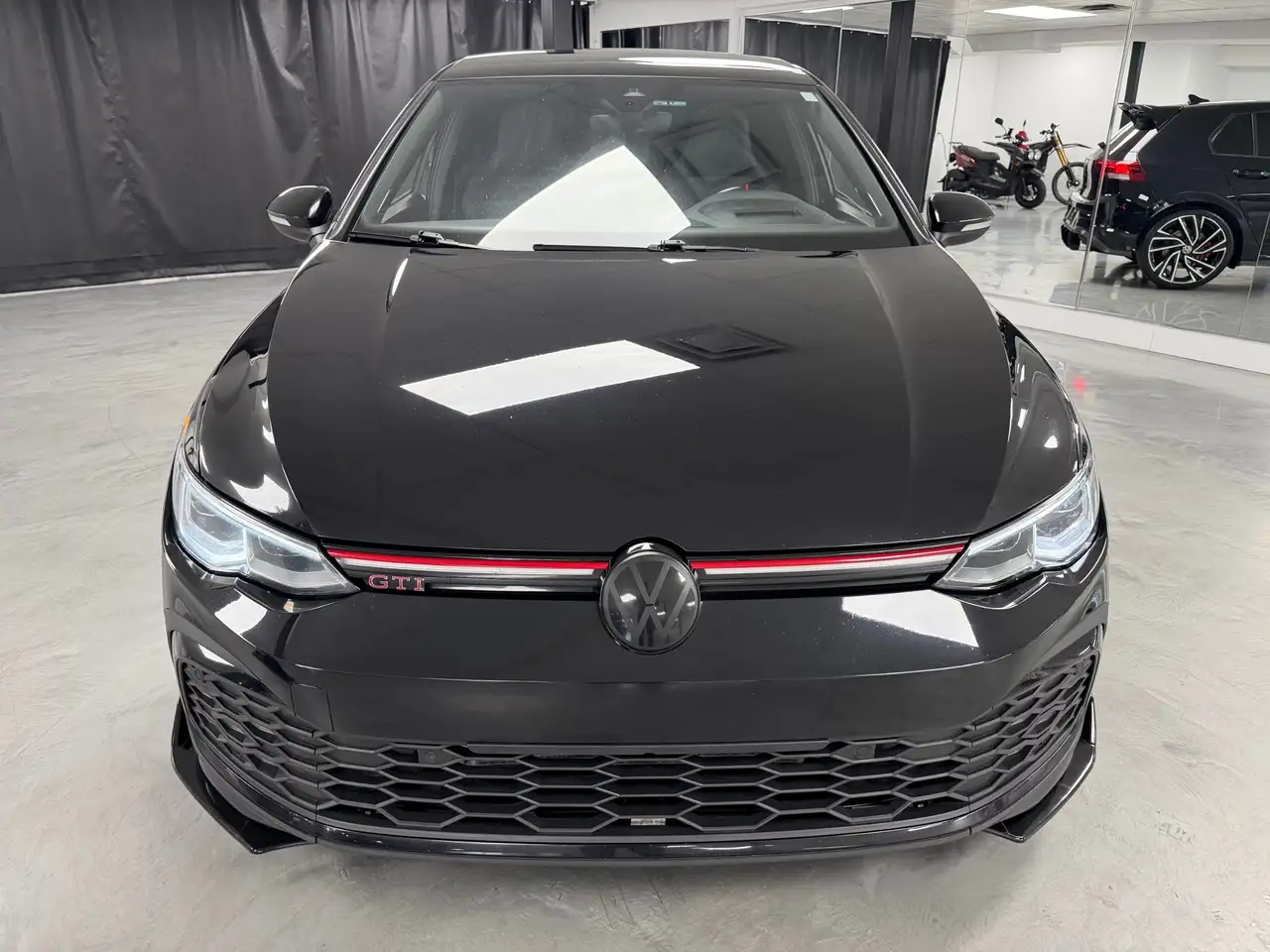 Volkswagen Golf GTI снимка Volkswagen Golf GTI