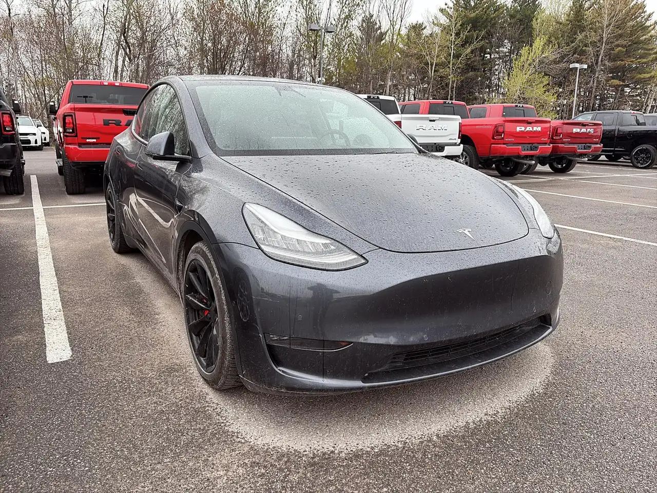 Tesla Model Y снимка Tesla Model Y