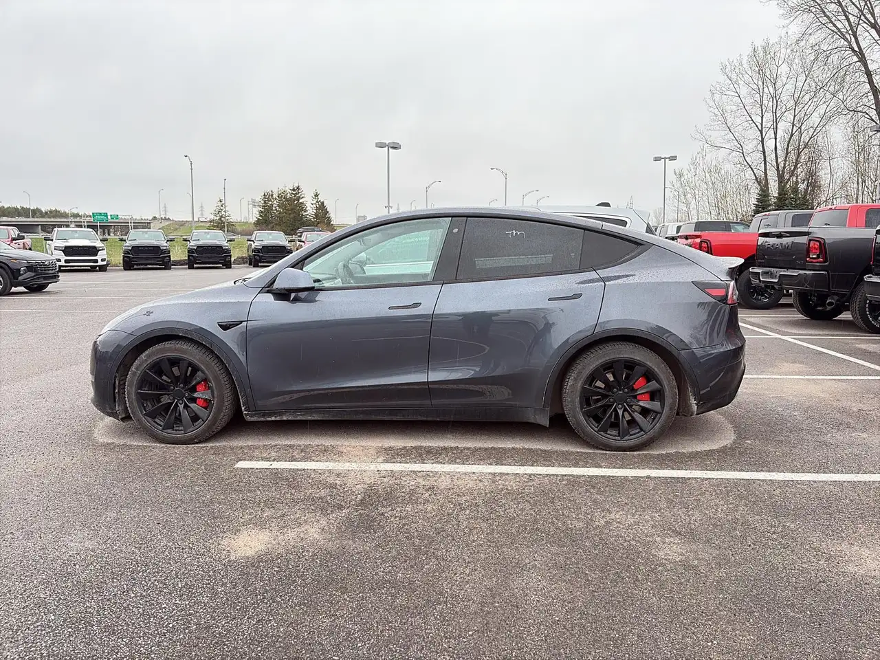 Tesla Model Y снимка Tesla Model Y