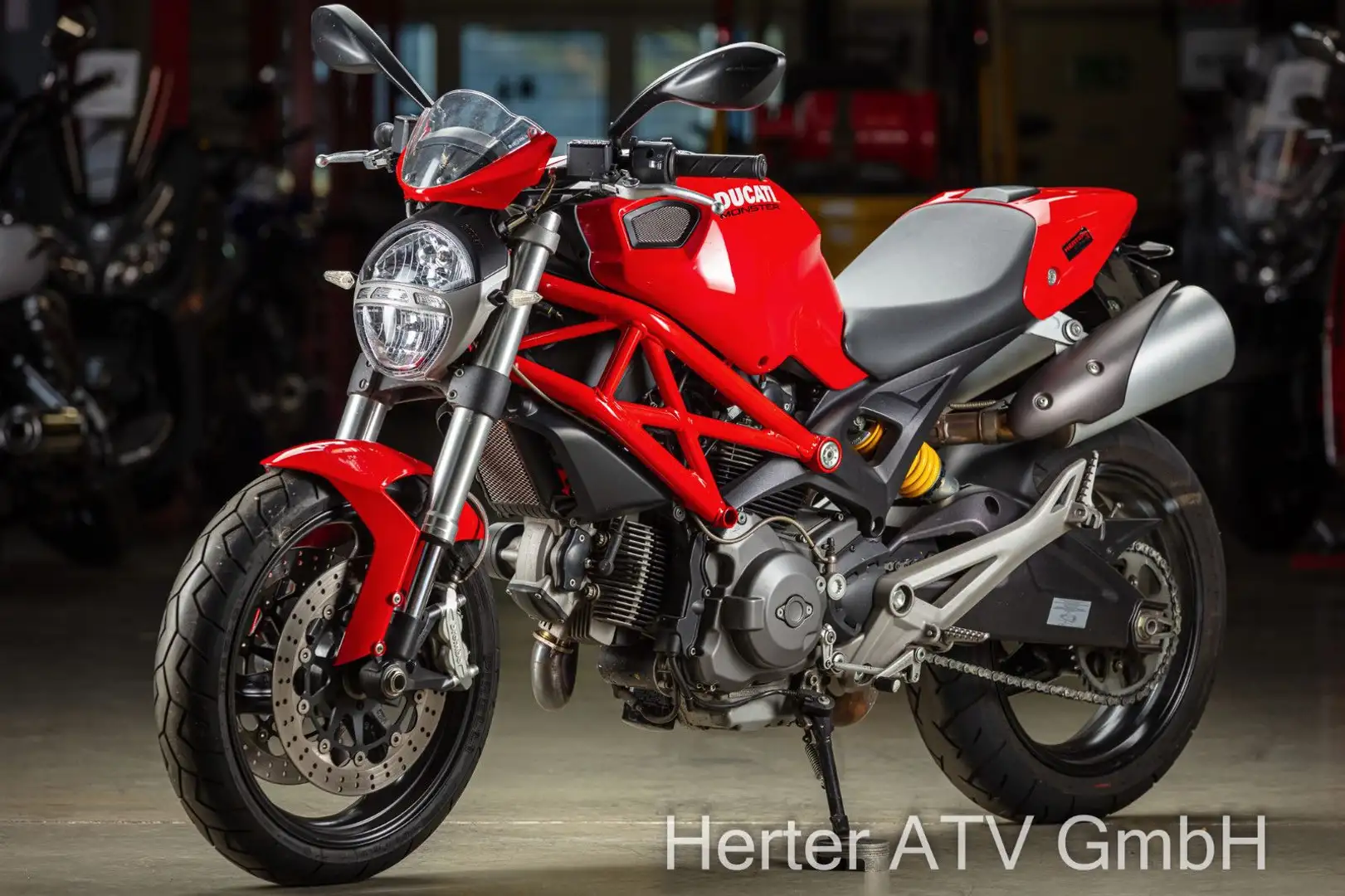 Ducati Monster 696 crvena - 2