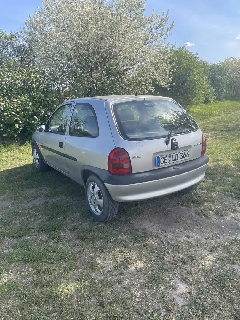 Opel Corsa 12V Edition 2000 Silber - 2