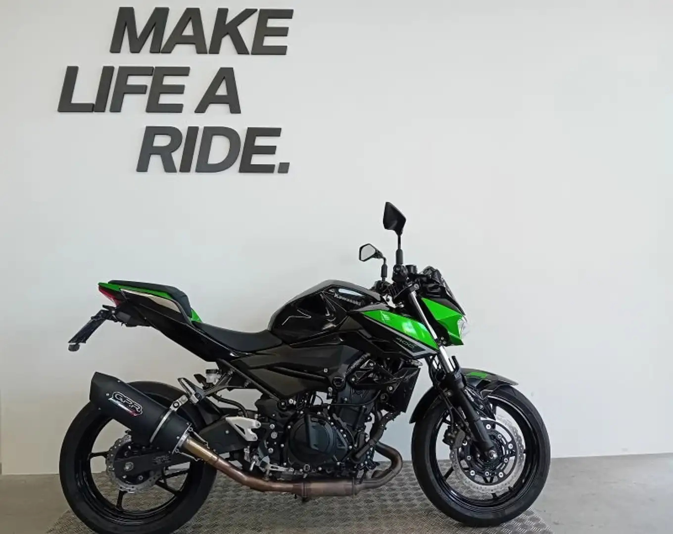 Kawasaki Z 400 Vert - 1