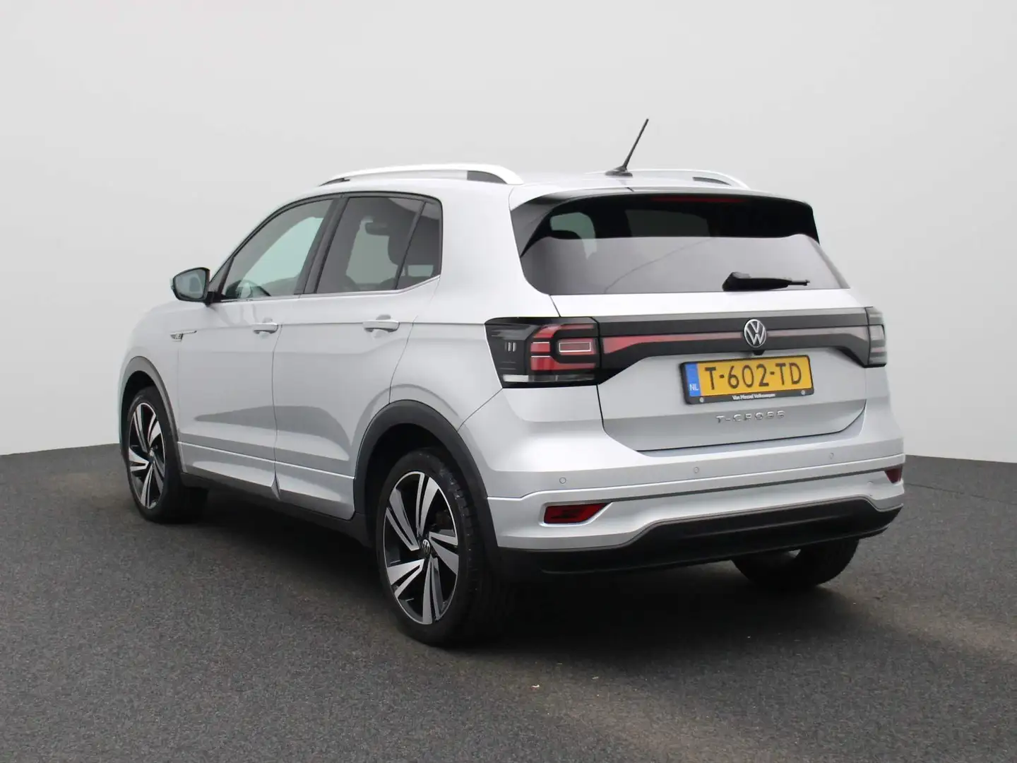 Volkswagen T-Cross 1.0 TSI R-Line | Navigatie | Airco | Parkeersensor Grau - 2