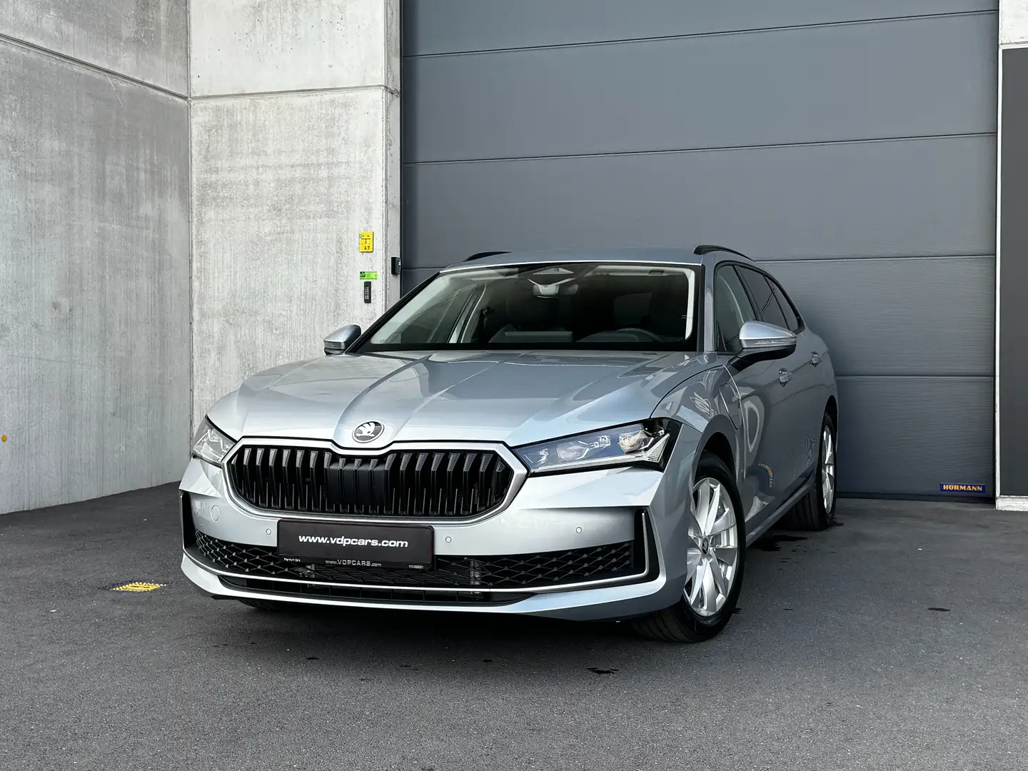 Skoda Superb Kombi 1.5iV Plug In Hybride CORPORATE EDITION AHK Silber - 2