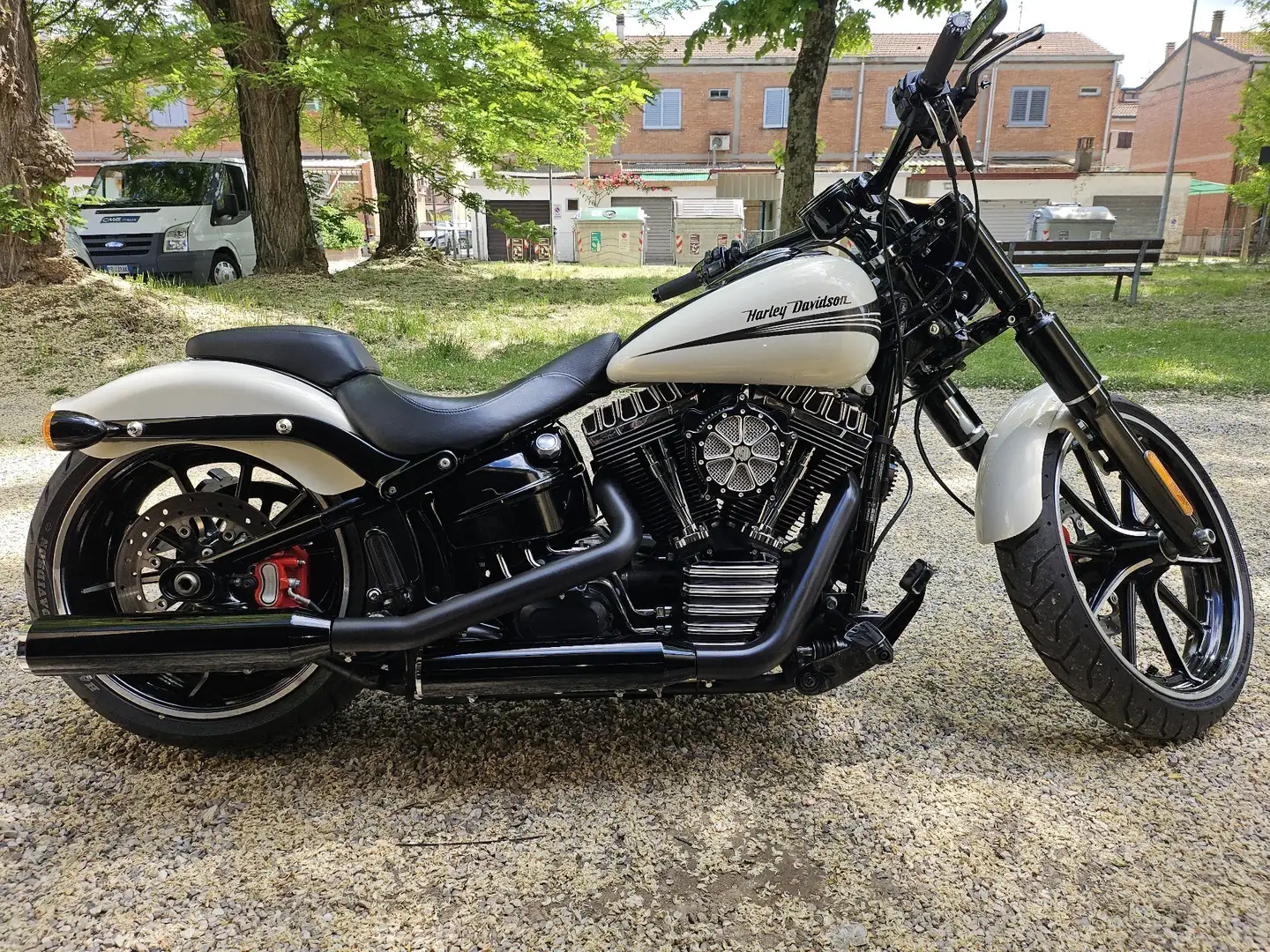 Harley-Davidson Breakout Weiß - 1