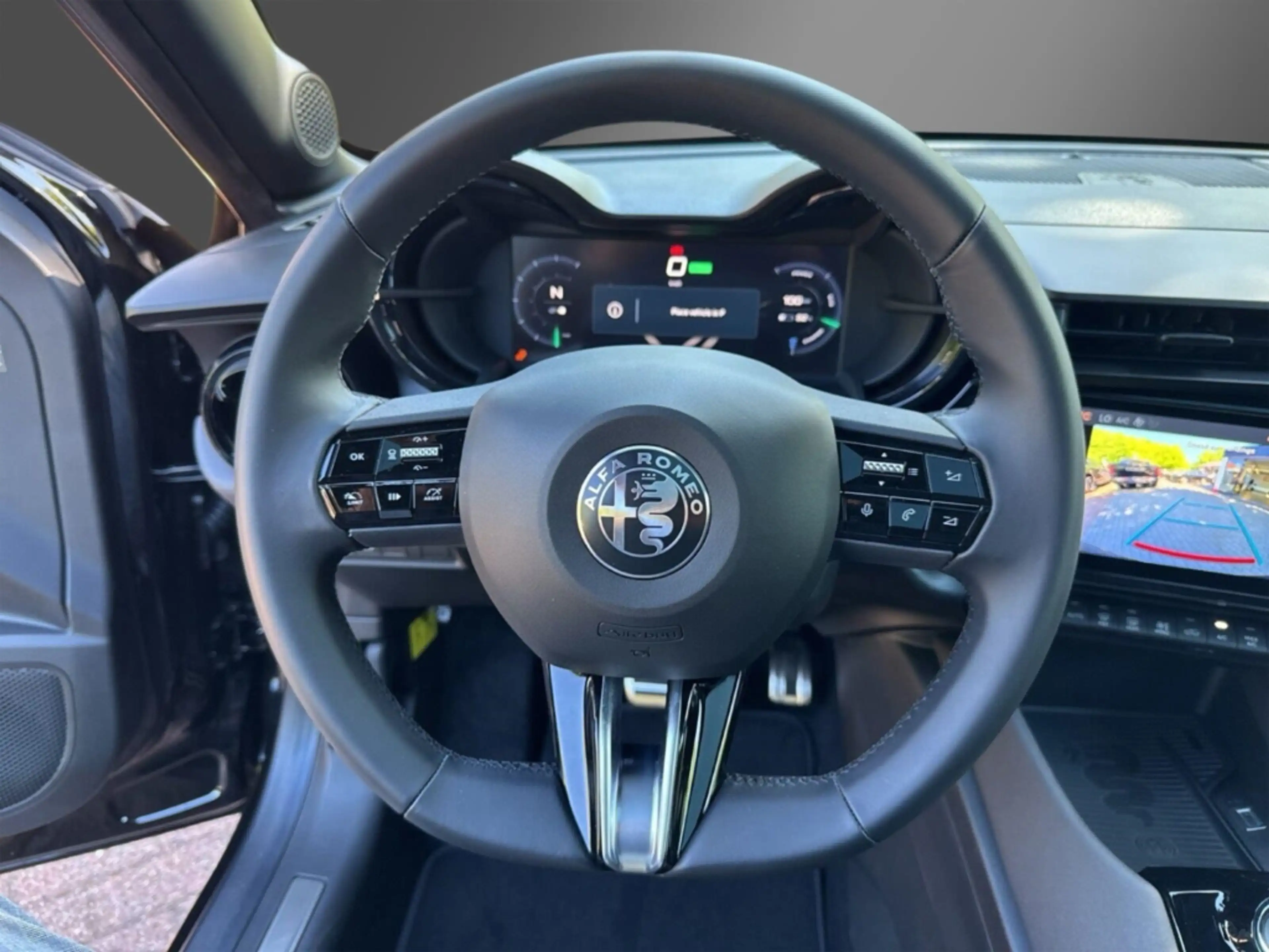 Alfa Romeo Junior Ibrida TI 1,2 VGT 107kW MY26-Panoramadach — photo 14