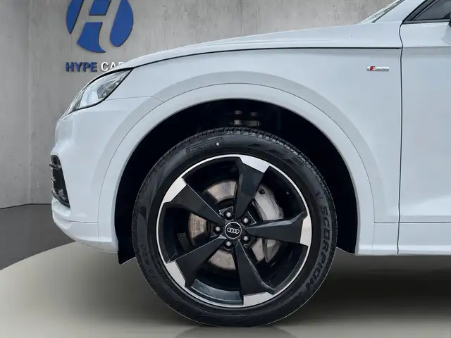 Audi Q5 view 10