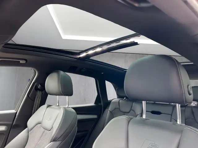 Audi Q5 view 11