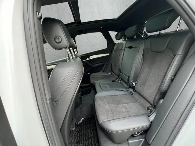 Audi Q5 view 14