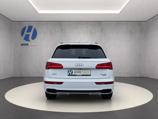 Audi Q5 view 8