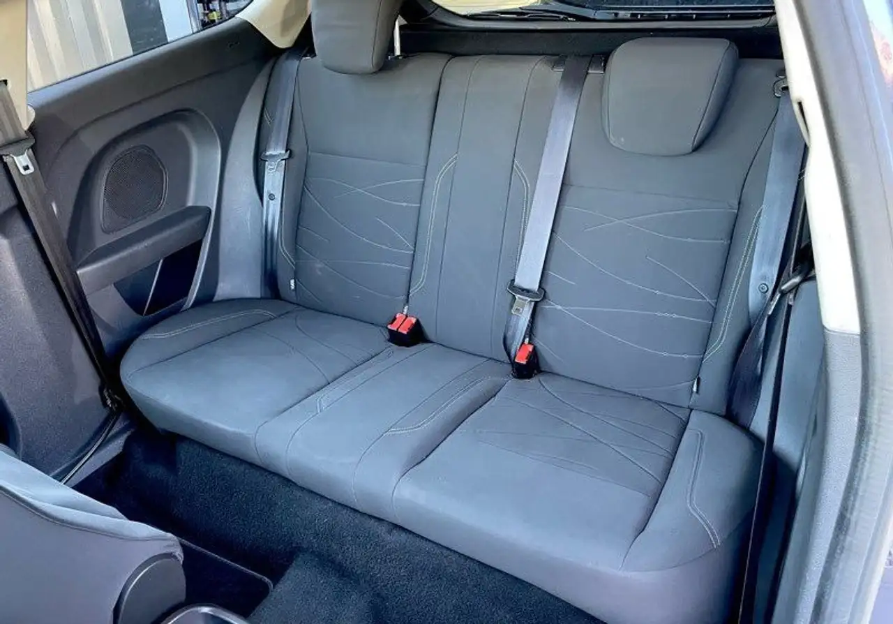 Ford Fiesta 5 portes — photo 4