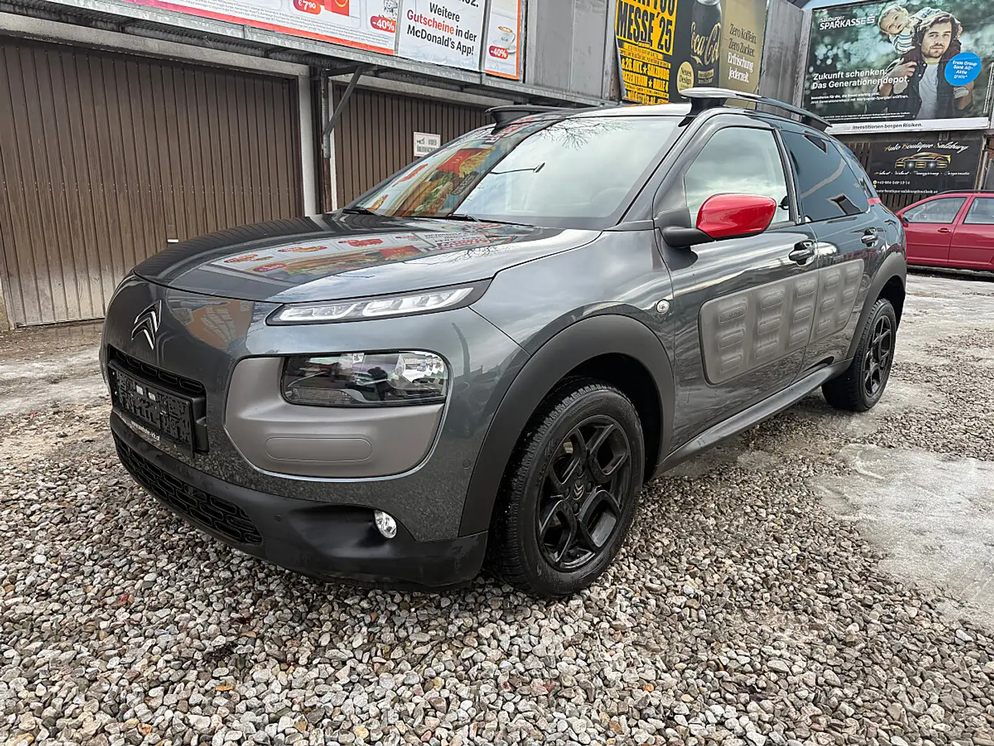 Citroen C4 Cactus 1,2 e-THP 110 Shine Grau - 1