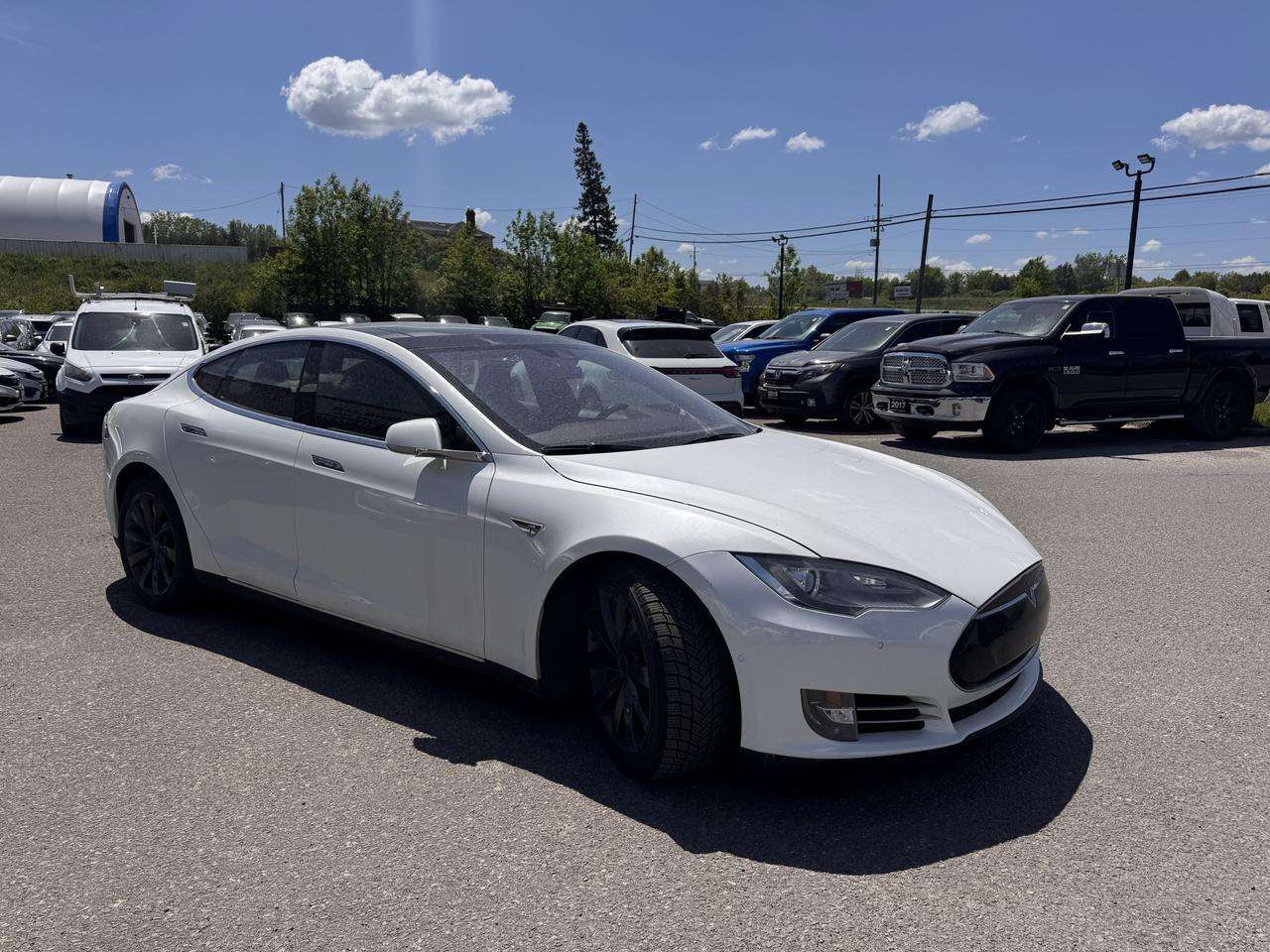 2015 Tesla Model S 85D alt 4