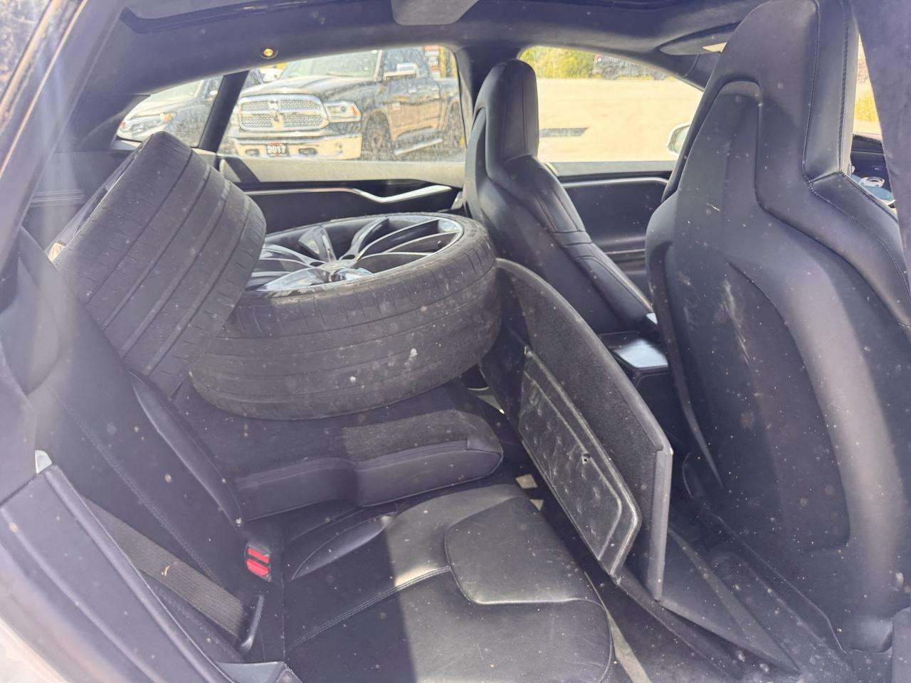 2015 Tesla Model S 85D thumb 7